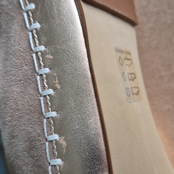 NEW IN BOX. BAND OF THE FREE beige suede slides with rose gold edges. - Picture 2 of 4